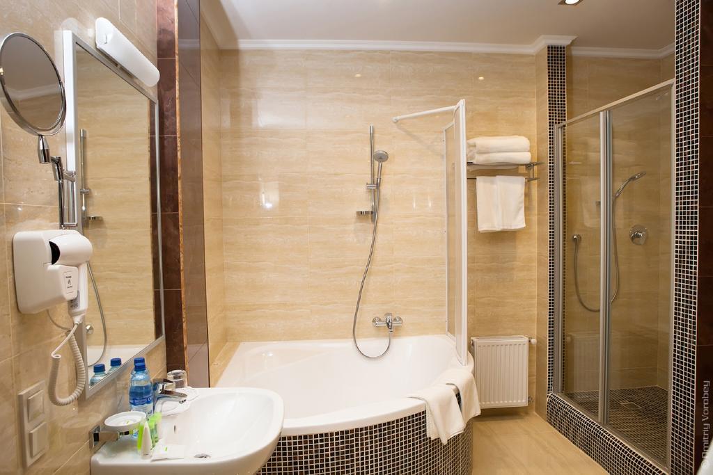 Kiroff Hotel Charkiw Zimmer foto